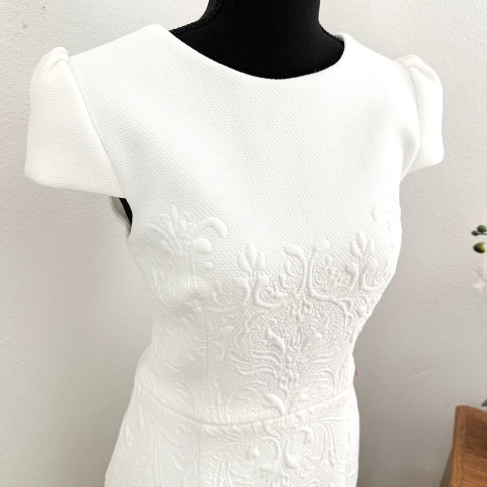 Betsy Johnson Elegant White Embroidered Sheath Dress (Size 6) NWT